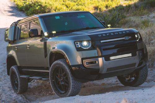 Mantra Wheels for Land Rover Defender Seamak 22″ Matte Black Center Gloss Black Ring