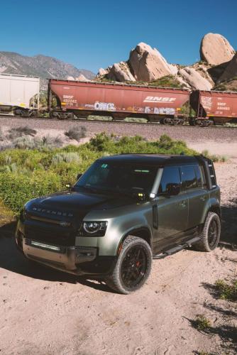Mantra Wheels for Land Rover Defender Seamak 22″ Matte Black Center Gloss Black Ring