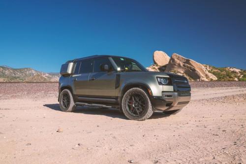 Mantra Wheels for Land Rover Defender Seamak 22″ Matte Black Center Gloss Black Ring