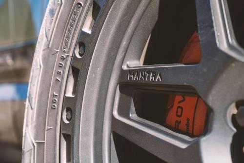 Mantra Wheels for Land Rover Defender Seamak 22″ Matte Black Center Gloss Black Ring