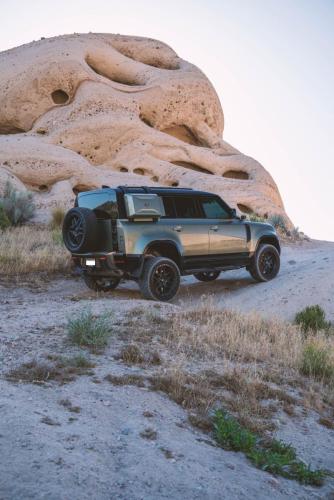 Mantra Wheels for Land Rover Defender Seamak 22″ Matte Black Center Gloss Black Ring