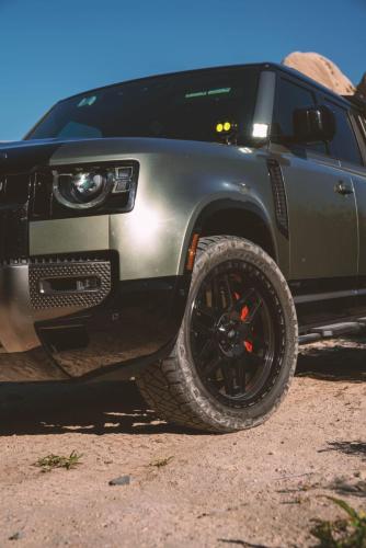Mantra Wheels for Land Rover Defender Seamak 22″ Matte Black Center Gloss Black Ring