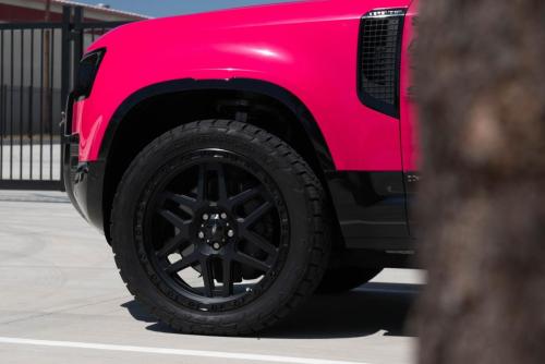 Mantra Wheels for Land Rover Defender Pink Seamak 22″ Matte Black Center Gloss Black Ring