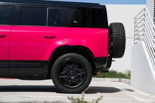 Mantra Wheels for Land Rover Defender Pink Seamak 22″ Matte Black Center Gloss Black Ring
